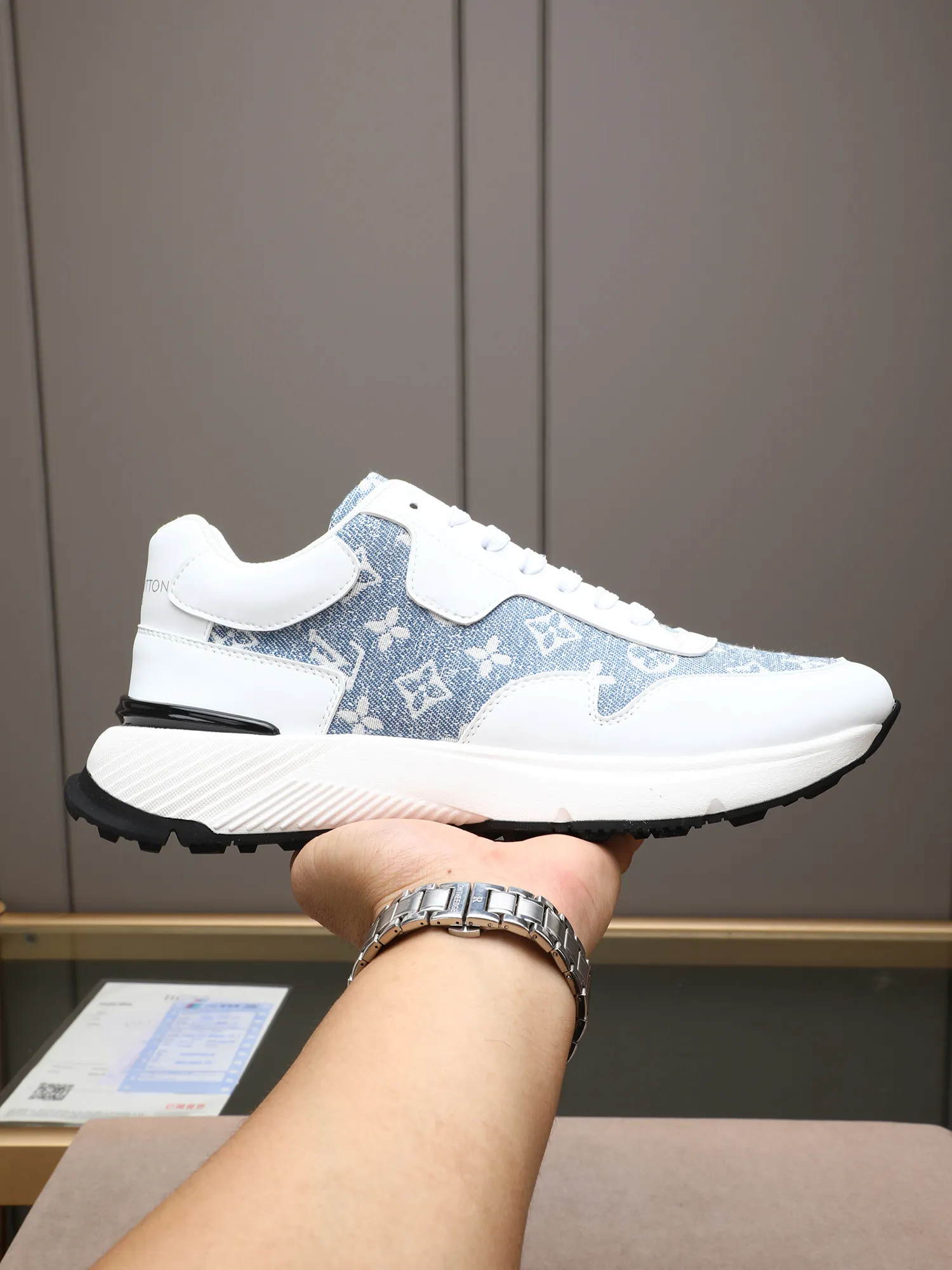 Men's shoes 💰460 Brand: LOUIS VUITTON Louis Vuitton LV Size: 38 39 40 41 42 43 44 (45 customized) Fabric: original cowhide cowhide 🔸Inside of: mesh 🔺Sole: counter foam outsole
